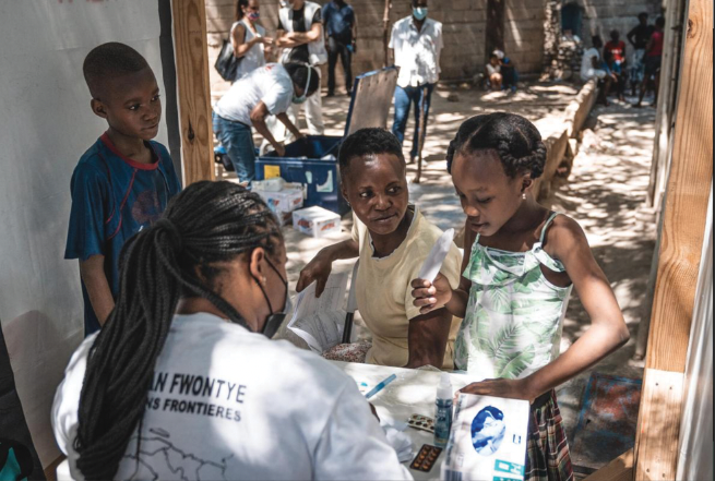 600 enfants fuient quotidiennement la capitale haïtienne en un mois de violences, en évitant les tirs d'armes à feu, selon l'organisation Save the Children
